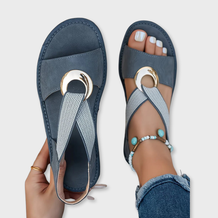 Stella | Sandalias planas con hebilla metálica