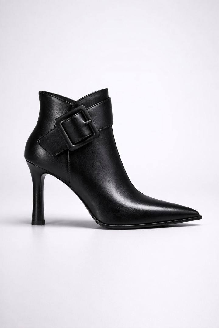 Botines de tacón con hebilla oversize