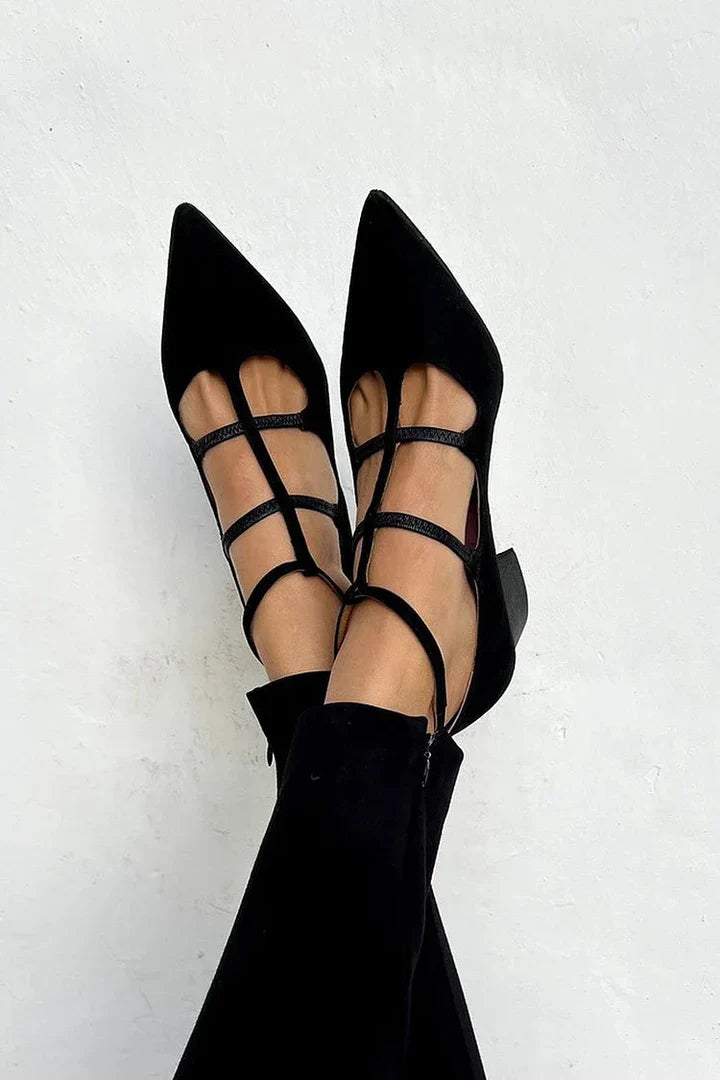 ZAPATO DE TACÓN PUNTA CON CORREAS