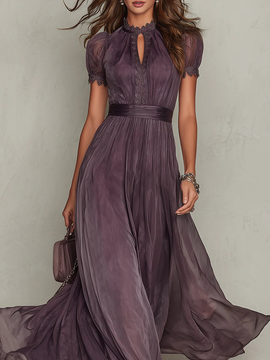 Flavia • Vestido Largo Violeta con Escote Tipo Lágrima y Ribete de Encaje