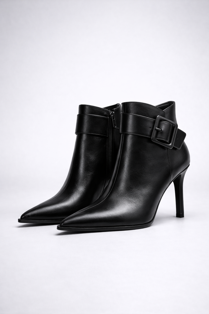 Botines de tacón con hebilla oversize