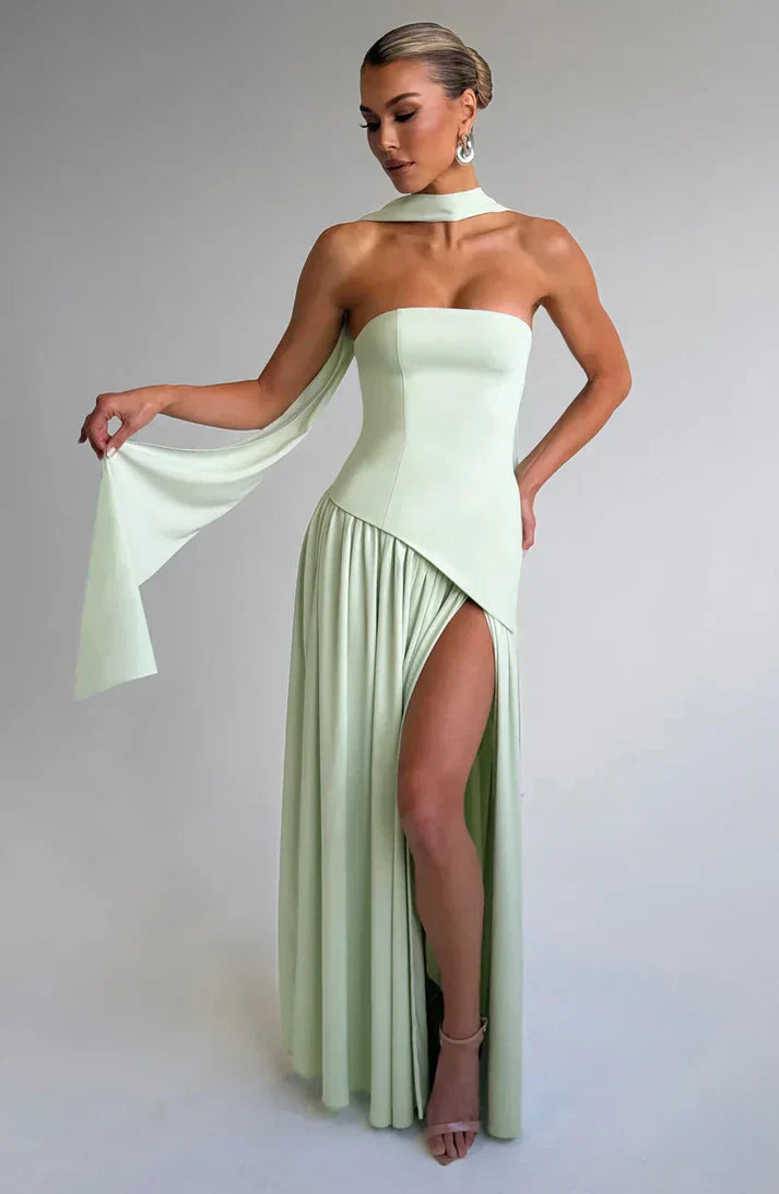 Valeria™ | Vestido Largo Elegante con Escote Strapless y Abertura Lateral